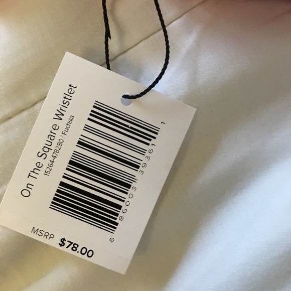 NWT Vera Bradley On The Square Wristlet - Picture 5 of 7